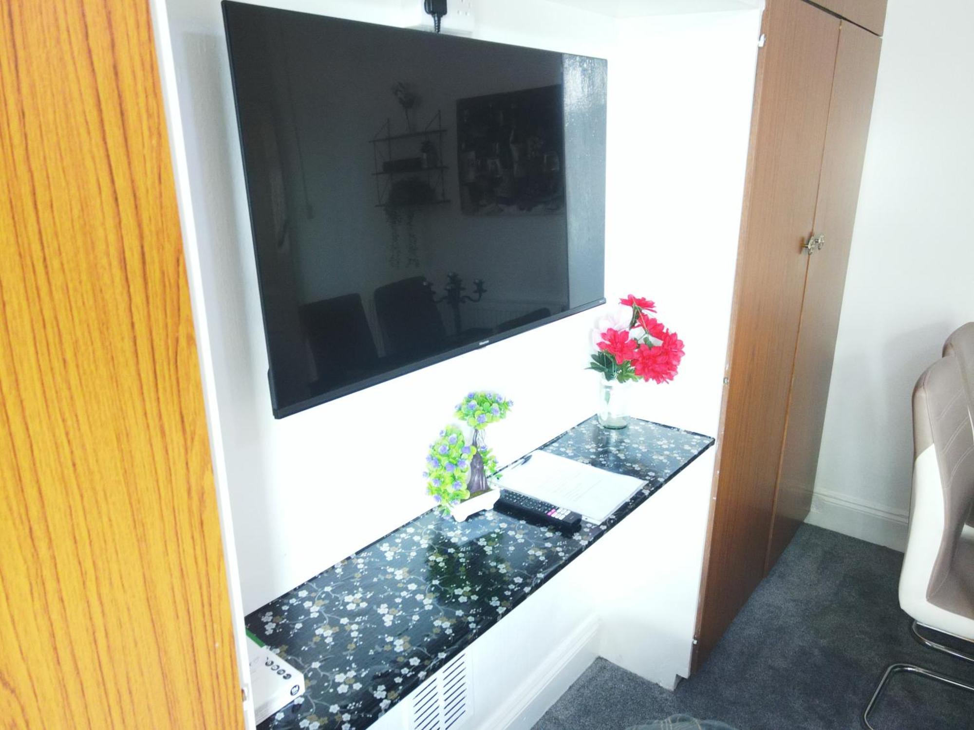 Service Accommodation 2 Bed Room Apartment In Newport South Wales Near Celtic Manor Icc Wales Bagian luar foto