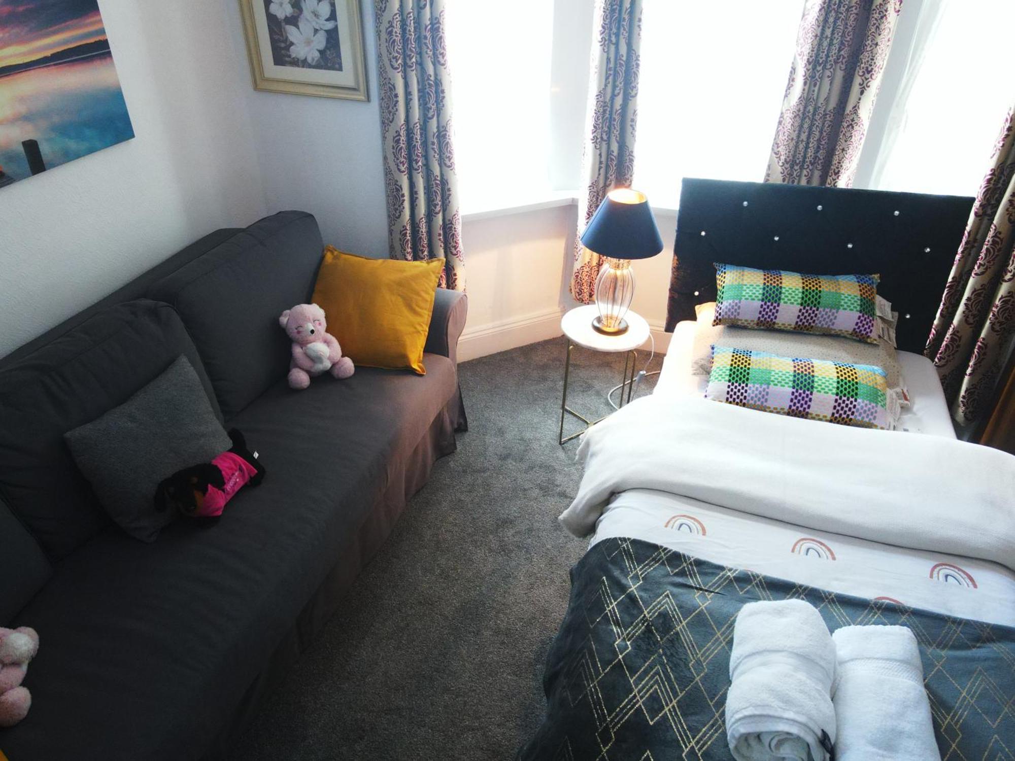 Service Accommodation 2 Bed Room Apartment In Newport South Wales Near Celtic Manor Icc Wales Bagian luar foto