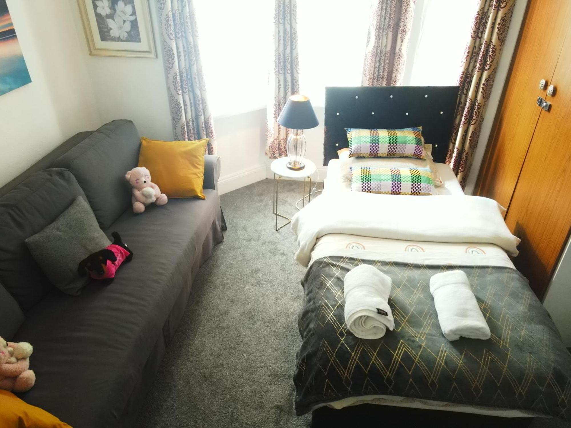 Service Accommodation 2 Bed Room Apartment In Newport South Wales Near Celtic Manor Icc Wales Bagian luar foto
