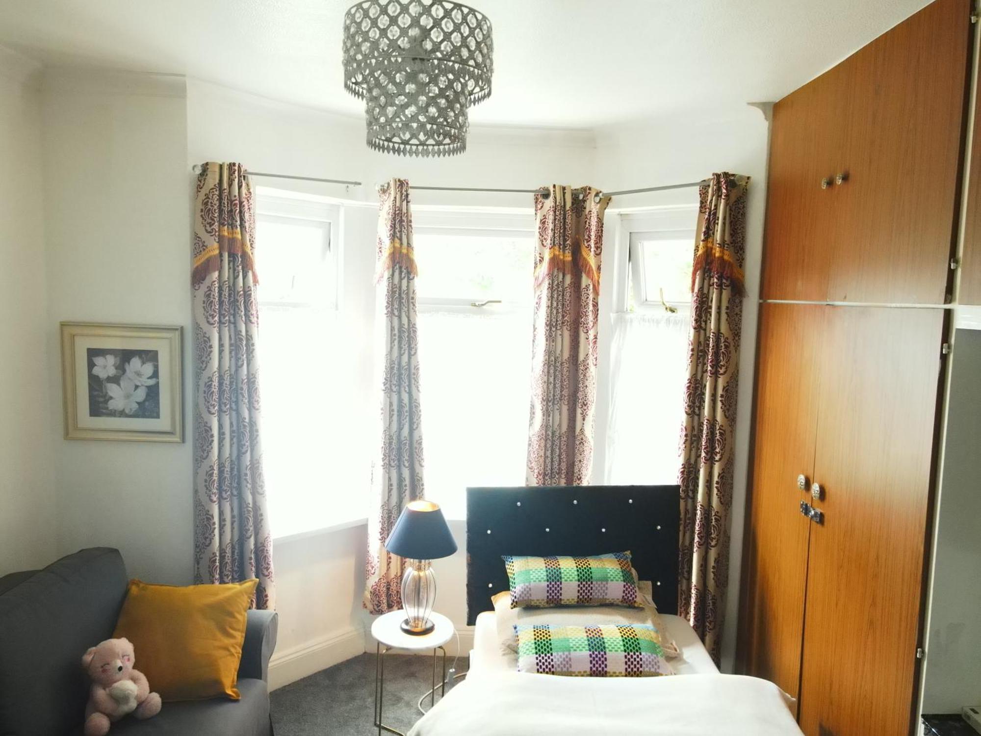 Service Accommodation 2 Bed Room Apartment In Newport South Wales Near Celtic Manor Icc Wales Bagian luar foto